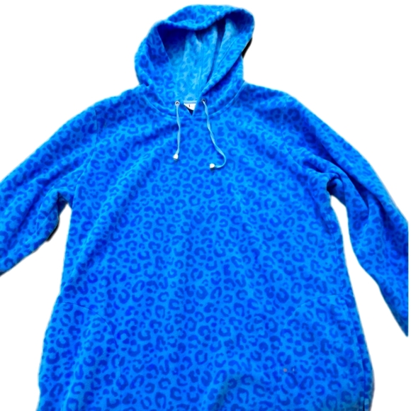 Tops - D & Co Leopard Print Blue Fleece shirt